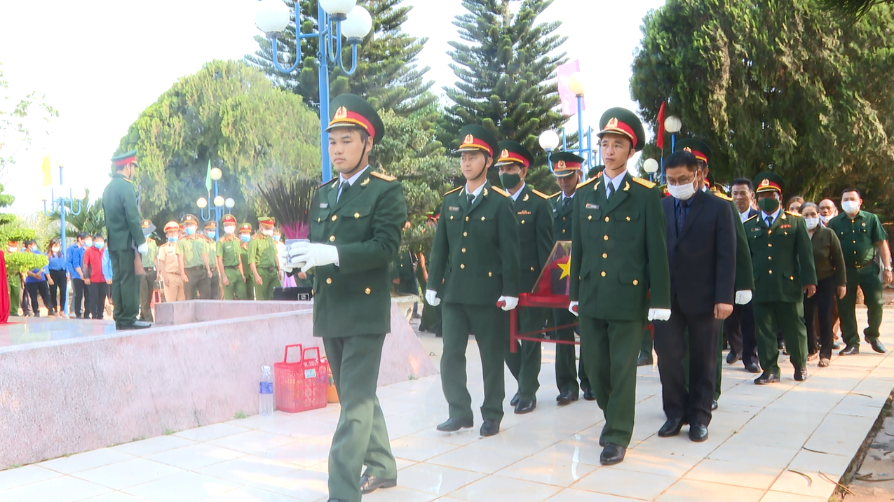 An táng hai hài cốt liệt sĩ tại Đắk Lắk
